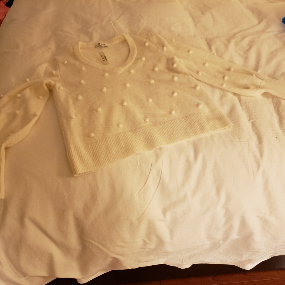 Pretty and so soft! White V-Neck Sweater with raised balls.  Gorgeous...